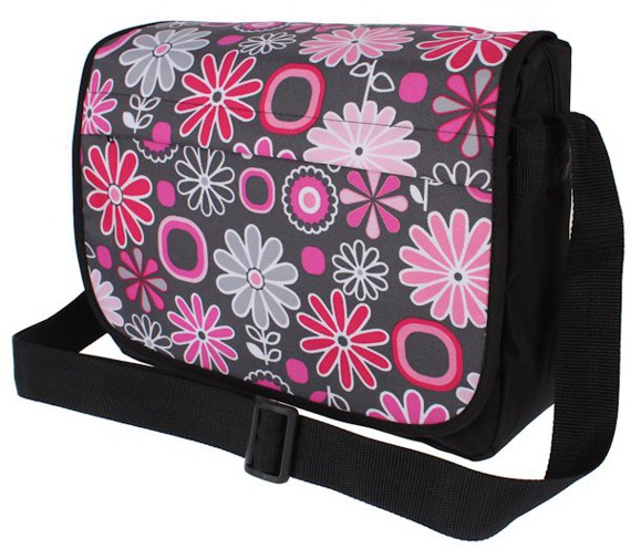 Plecak szkolny czarny w różowe kwiaty, torba listonoszka i piórnik.